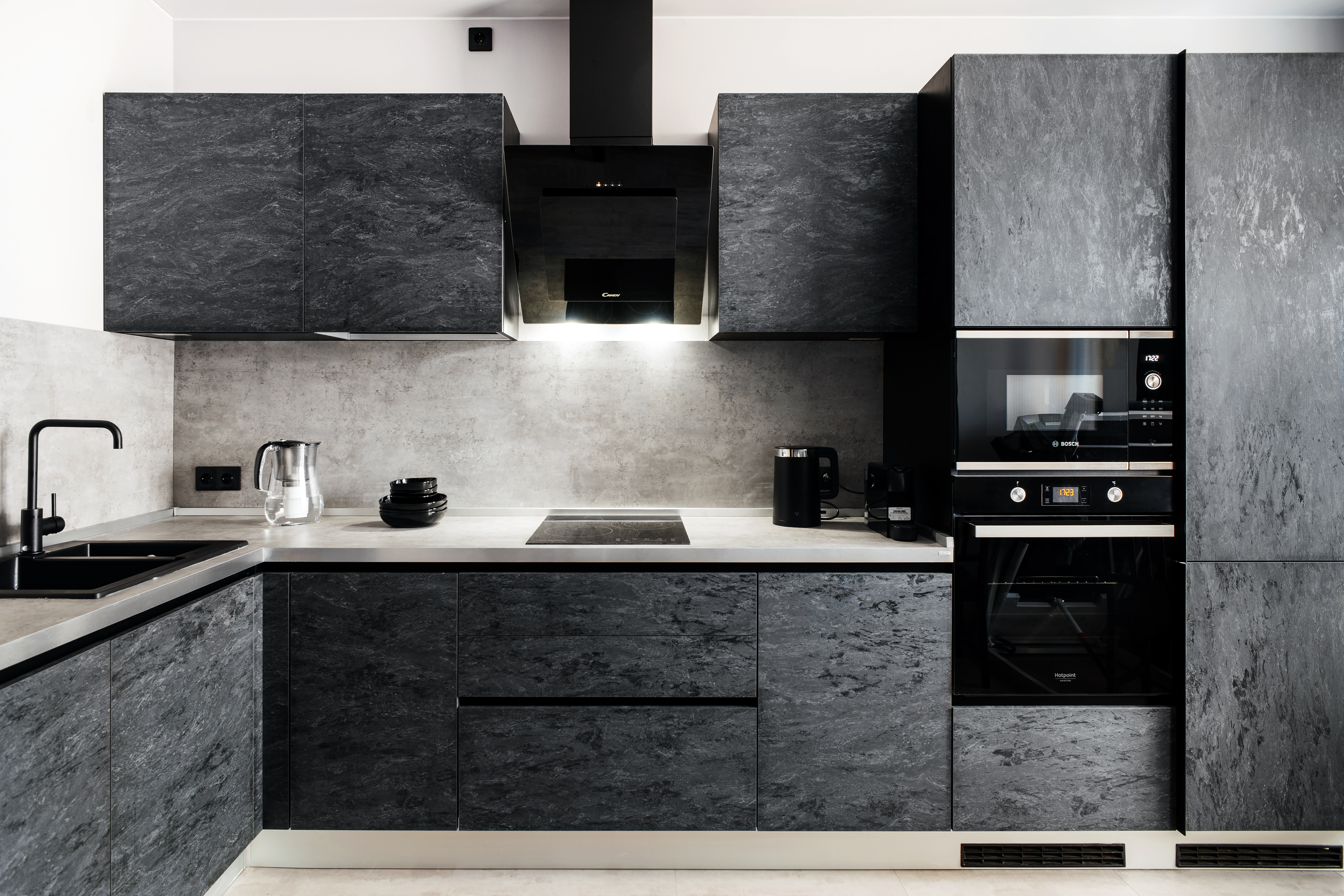 Прямая кухня Нова Blackstone 220х234х60 с верхом