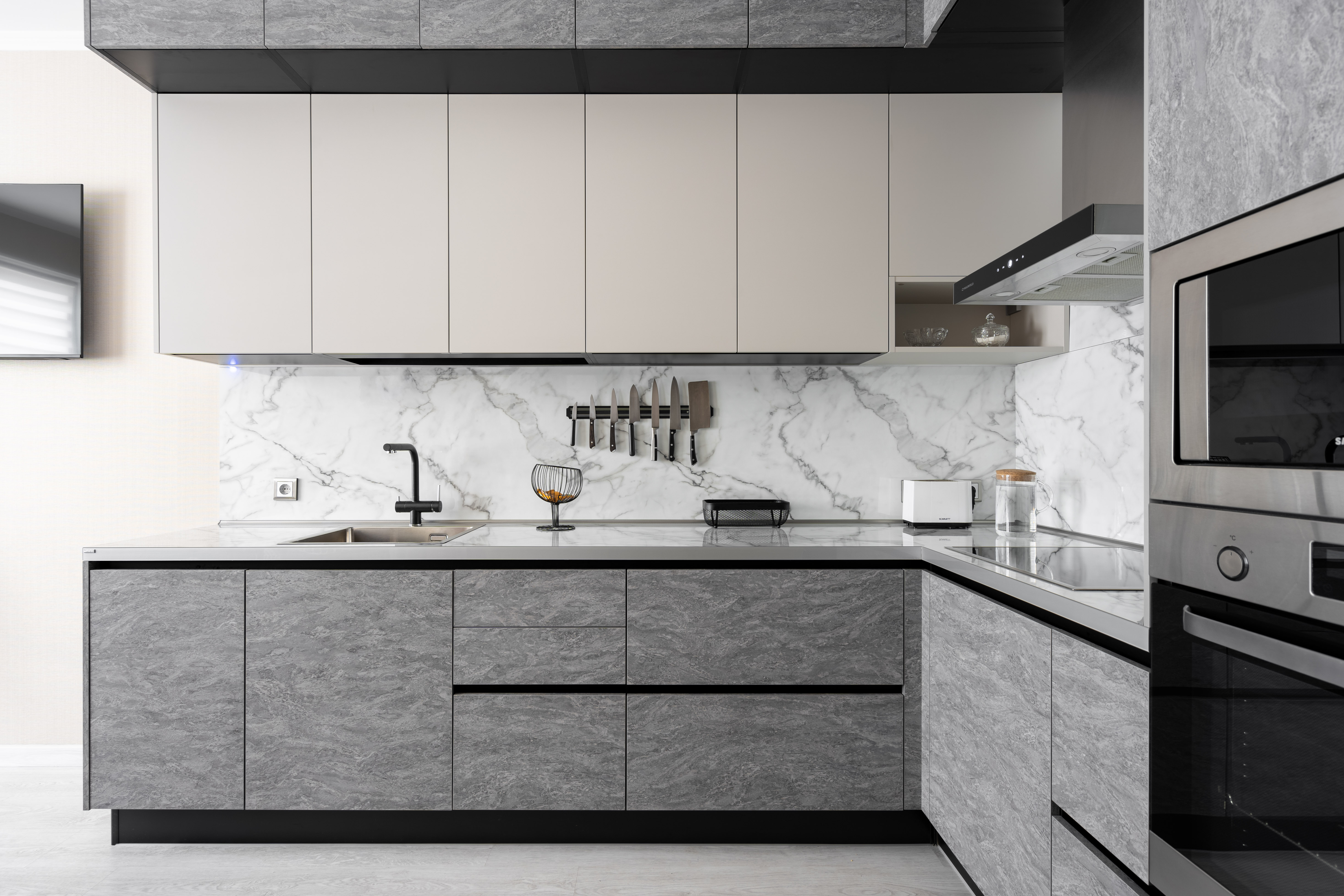 Прямая кухня Нова Blackstone 220х234х60 с верхом